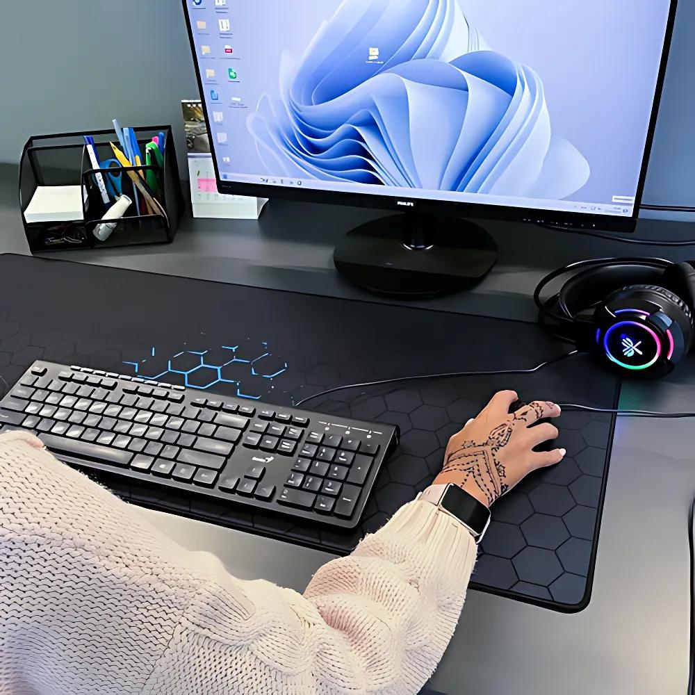 Mousepad Mare Cauciucat, Pentru Gaming, Birou, Office, Antiderapant, Cusaturi Anti-Rupere, Waterproof, model Honeycomb, 90 x 40cm, Albastru/Negru