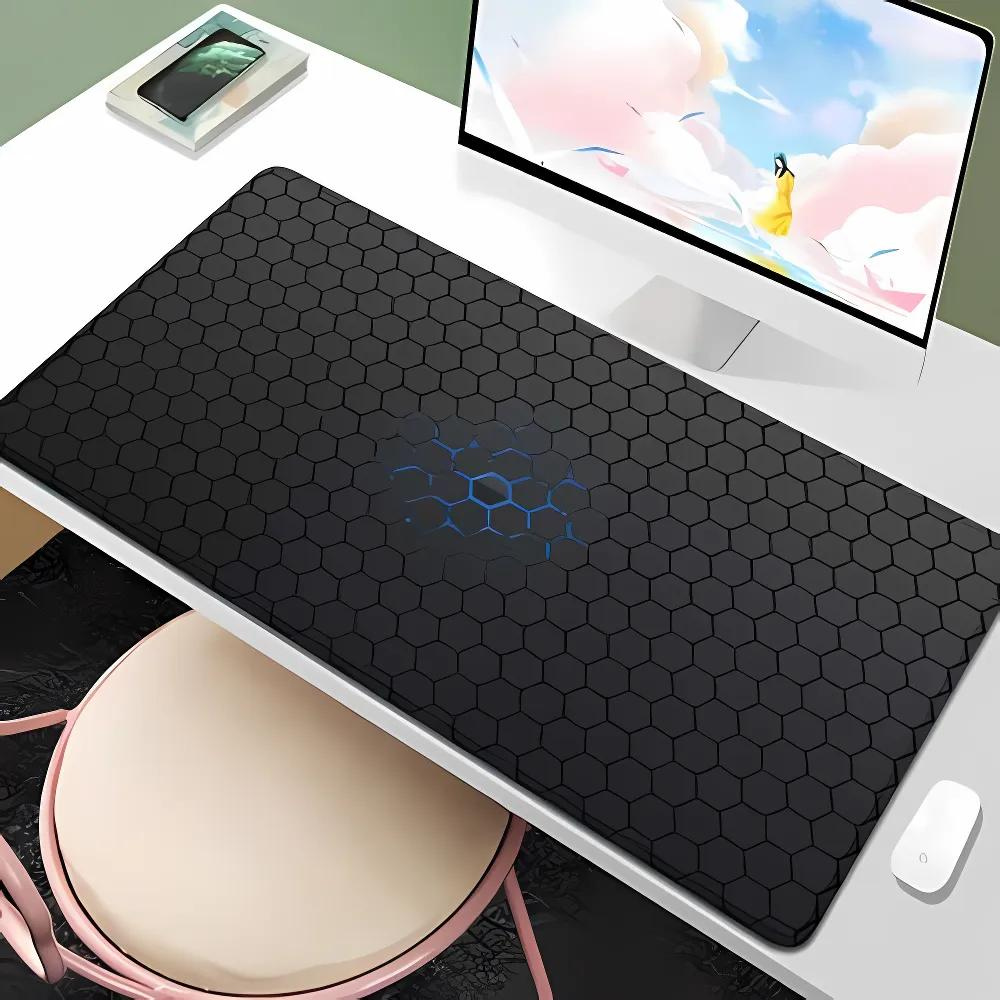 Mousepad Mare Cauciucat, Pentru Gaming, Birou, Office, Antiderapant, Cusaturi Anti-Rupere, Waterproof, model Honeycomb, 90 x 40cm, Albastru/Negru