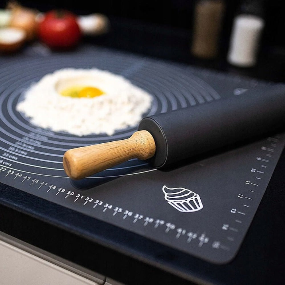 Set Plansa din Silicon Alimentar cu Sucitor, Manere din Lemn, pentru Modelare Aluat, Rezistenta la Temperaturi Ridicate si Rupere, Anti-alunecare, cu Masuratori de Lungime si Diametru, Usor de Curat, Flexibila, 70 x 50 cm, Gri