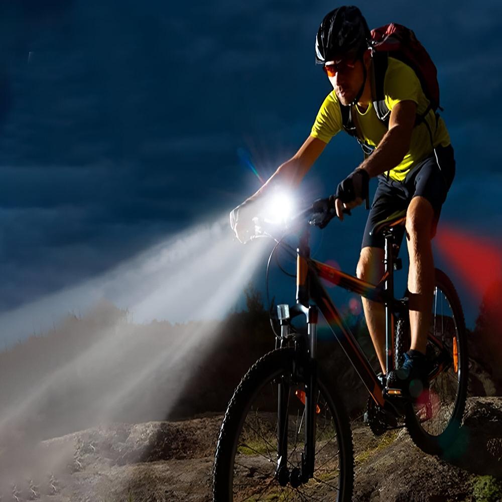 Set Lumini Bicicleta Fata/Spate, 3 Moduri de Iluminare LED, Maner Rotativ 360°, Zoom, Rezistent la Apa IPX6, Far si Stop, Acumulator Reincarcabil, Instalare Usoara, Cablu USB Inclus, Negru