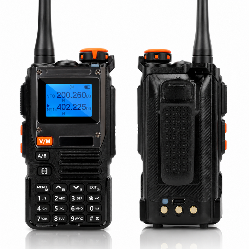 Statie Radio Portabila Emisie Receptie, Raza Comunicare 30km, 999 Canale, Afisaj 1.44", Scanare VFO, Baterie Reincarcabila 2600 mAh, Lanterna LED, Radio FM, Afisare Doua Frecvente, Casca, Statie de Incarcare, Negru