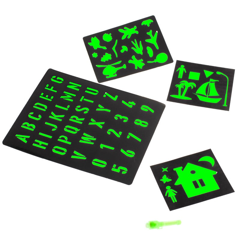 Plansa pentru Desenat cu Ajutorul Luminii Magice Led, 4 Sabloane Diferite, Stilou cu Lumina, Straluceste in Intuneric, Usoara si Subtire, 29 x 20.5 cm, Negru